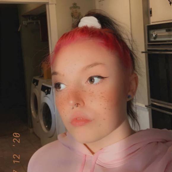 Profile Picture of Lilly Labounty (@loved_cherished) on Poshmark