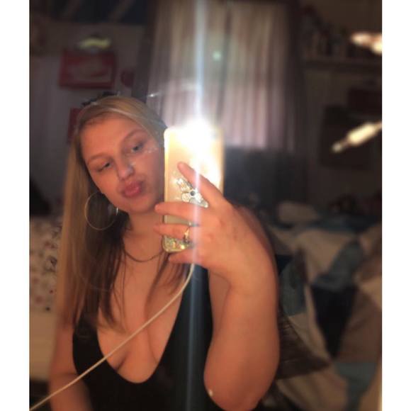 Profile Picture of Maggie Keahon (@maggiekeahon) on Poshmark