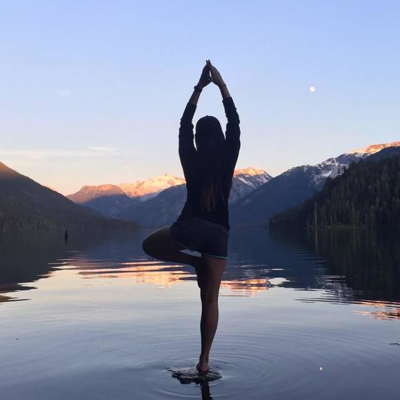 Profile Picture of Rowena Liu (@guaivkrowena) on Poshmark