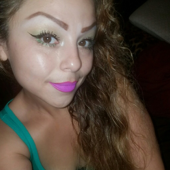 Profile Picture of Adriana Banos (@edgartiny) on Poshmark