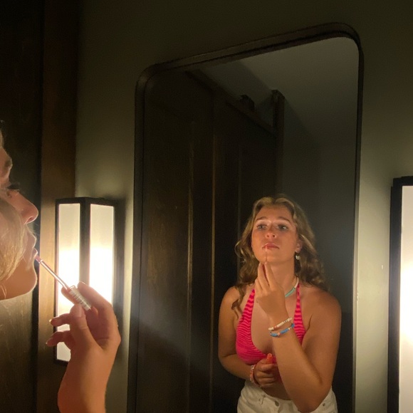 Profile Picture of Alex Selig (@foodandmemes) on Poshmark