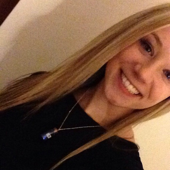 Profile Picture of Sophia Kilcran (@sophssxoxo) on Poshmark