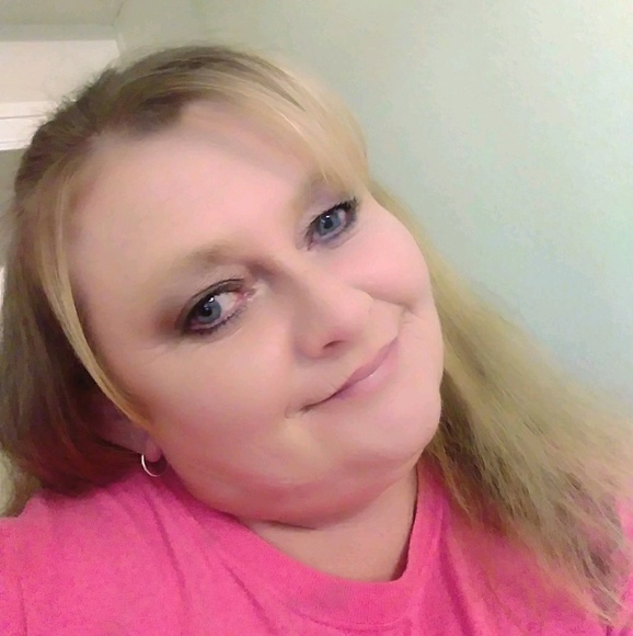 Profile Picture of Luawana Hardenbrook (@luawana_h) on Poshmark