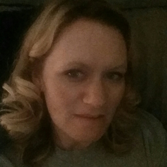 Profile Picture of Jill Settle (@jillsettle) on Poshmark