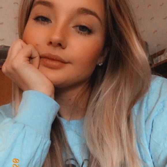 Profile Picture of Maddy Zachmeier (@hockeyluv21) on Poshmark