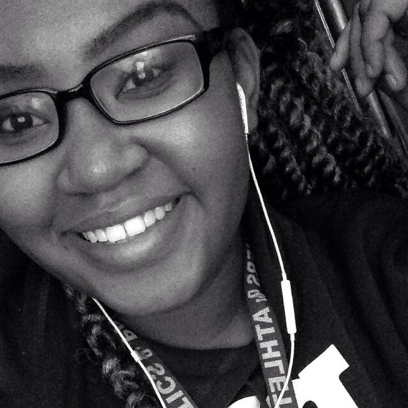 Profile Picture of Felixcie Dorsainvil (@lixcie) on Poshmark