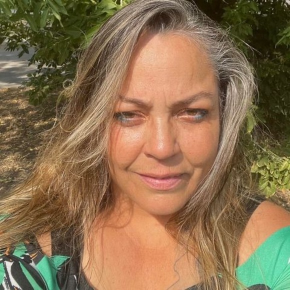 Profile Picture of Yvette Gorsline (@yvettegorsline) on Poshmark