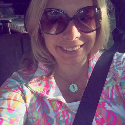 Profile Picture of Janice Nichols (@pugyoga) on Twitter