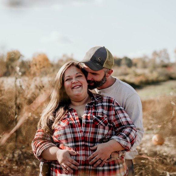 Profile Picture of Elaina Foster (@kelleye812) on Poshmark