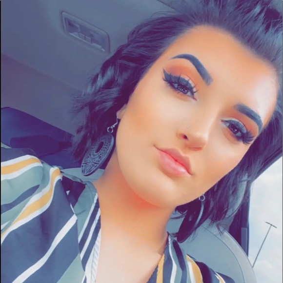 Profile Picture of Haleigh Adrianse (@hayhay333) on Poshmark