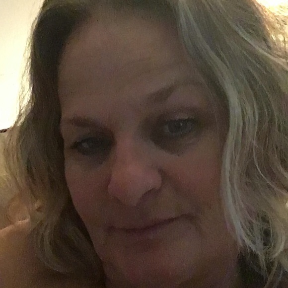 Profile Picture of Vernetta Uzzle (@uzzlevenita) on Poshmark