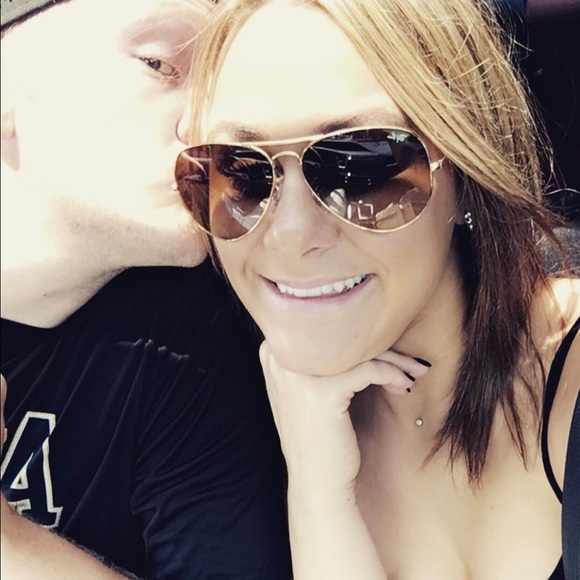 Profile Picture of Olivia Towle (@oliviatowle) on Poshmark