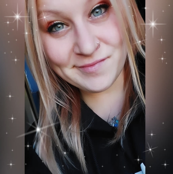 Profile Picture of Bobbilynn Mccormick (@bobbilynn_m) on Poshmark