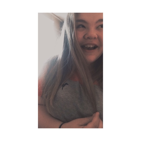 Profile Picture of Maicee Harless (@maiceeryann) on Poshmark