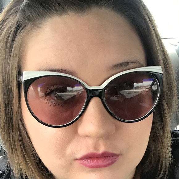 Profile Picture of Maren Weakland (@maren124) on Poshmark