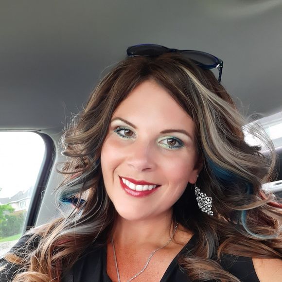 Profile Picture of Denise Giesbers (@denisegiesbers) on Poshmark