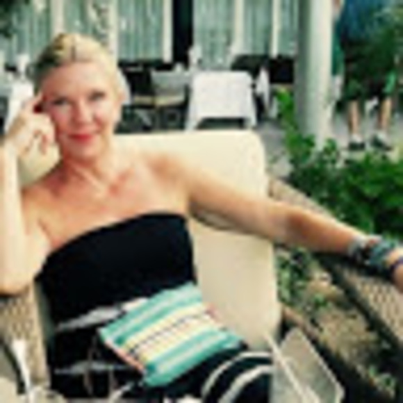 Lorie Cryer - Poshmark Profile Picture of Lorie Cryer (@loriecryer) on Poshmark