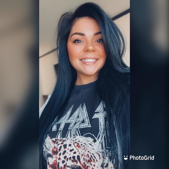 Profile Picture of Cara Dorning (@cara_dorning) on Poshmark