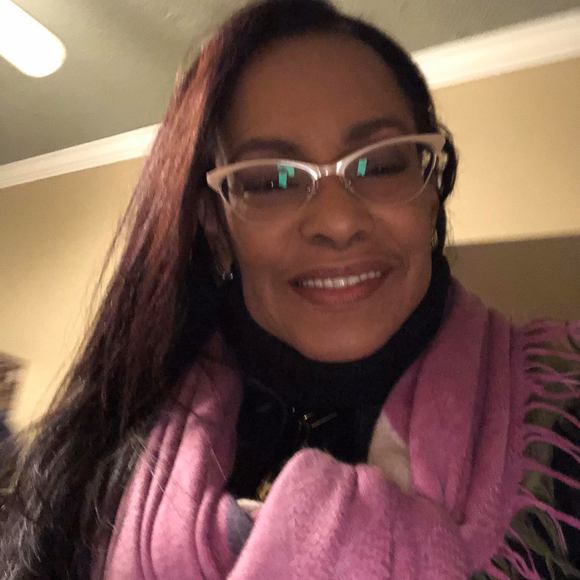 Profile Picture of Renee Richards (@reneerichard933) on Poshmark