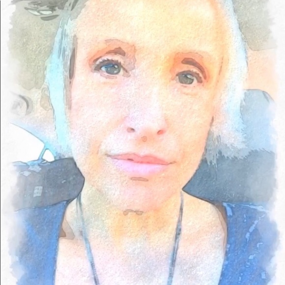 Profile Picture of Joanna Gates (@jmgates911) on Poshmark