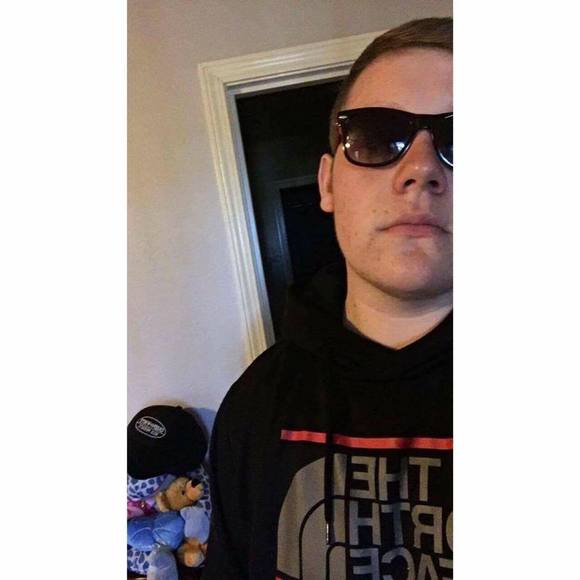 Profile Picture of Sean Emerson (@bigballa503) on Poshmark