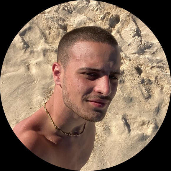 Profile Picture of Alban Roederer (@alban_rdr) on Poshmark
