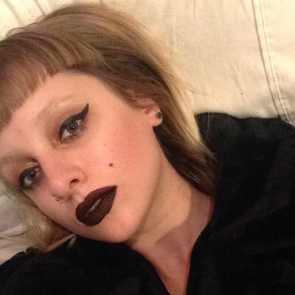 Profile Picture of Amy Packett (@filiadeluna) on Poshmark