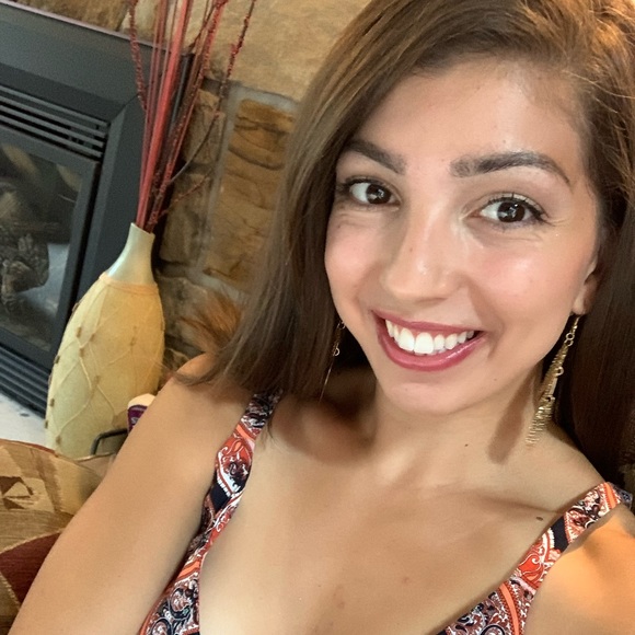 Profile Picture of Julia Faulise (@juliafa24) on Poshmark