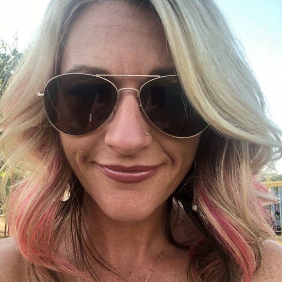 Profile Picture of Danielle Greenhalgh (@grayzmommy) on Poshmark