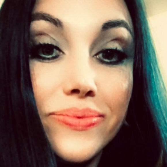 Profile Picture of Juju Vulpitta (@jujuvulpitta) on Poshmark