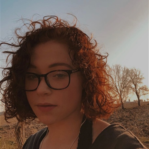 Profile Picture of Meredith Modine (@meredithmodine) on Poshmark