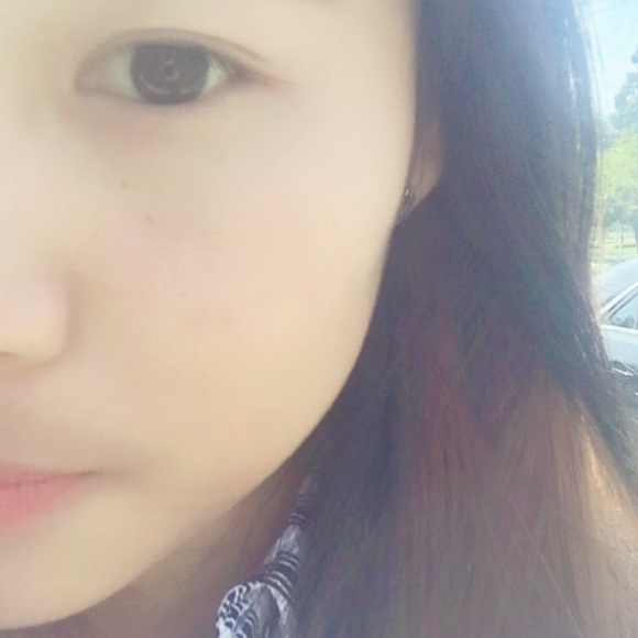 Profile Picture of Xiaoning Dong (@aprildongxiao) on Poshmark