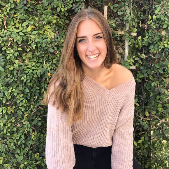 Profile Picture of Lauren Rackley (@laauuurr) on Poshmark