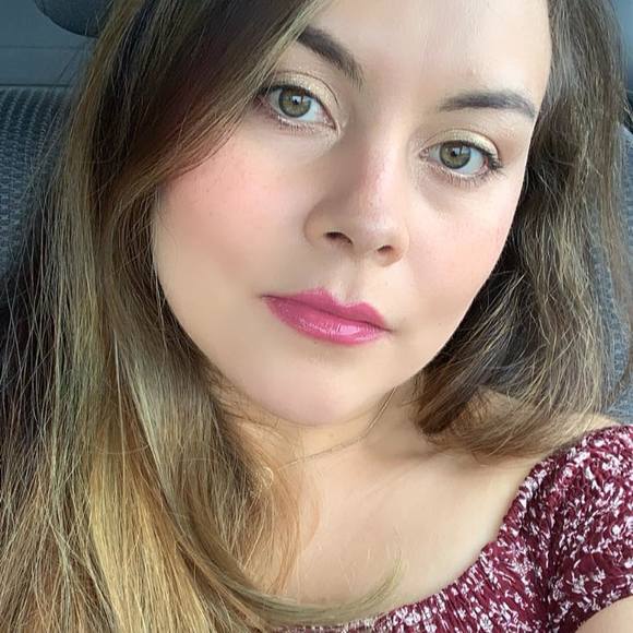 Profile Picture of Luz Stella (@luz140790) on Poshmark
