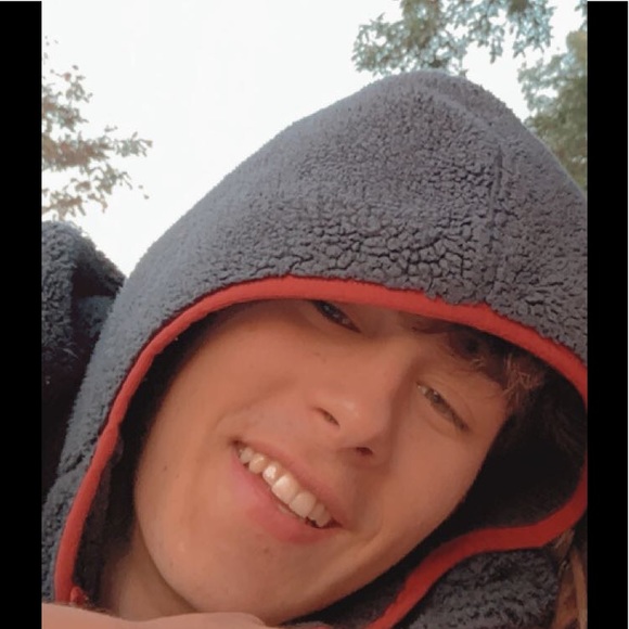 Profile Picture of Philippe Simard (@philsimard) on Poshmark