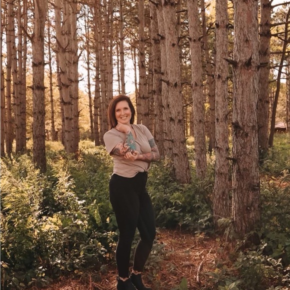 Profile Picture of Alyssa Arch (@alyssalea5) on Poshmark