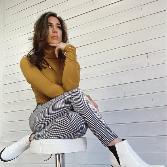 Profile Picture of Ashley Westrem (@ashleywestrem) on Poshmark