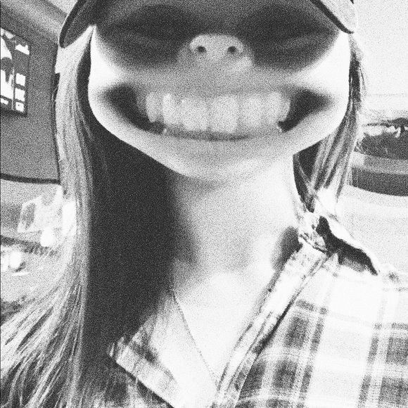 Profile Picture of Courtney Petrozzi (@cpetrozzi) on Poshmark