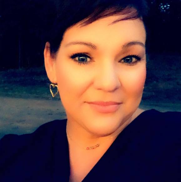 Profile Picture of Jodi Farmer (@jo1983) on Poshmark