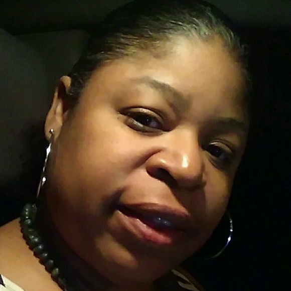 Profile Picture of Stacey Mitchell (@livetodaynow) on Poshmark