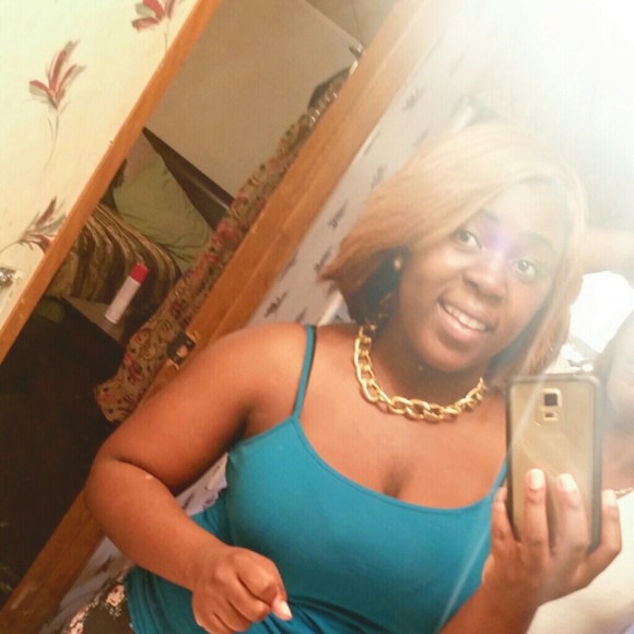 Profile Picture of Shantell Linnen (@molly_ann21) on Poshmark