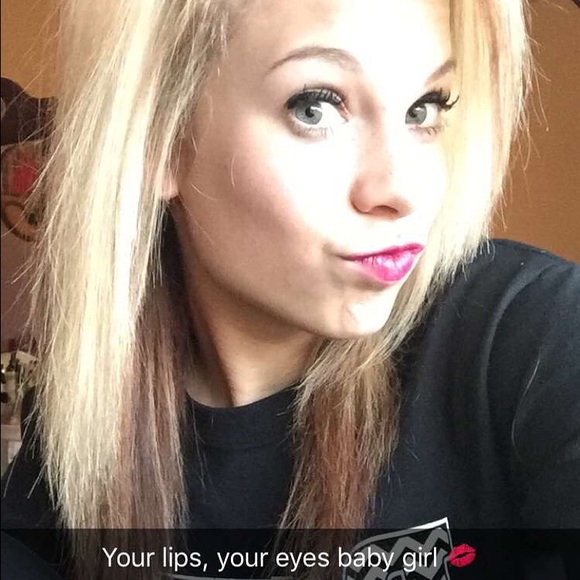 Profile Picture of Haley Huddleston (@hayhudd16) on Poshmark