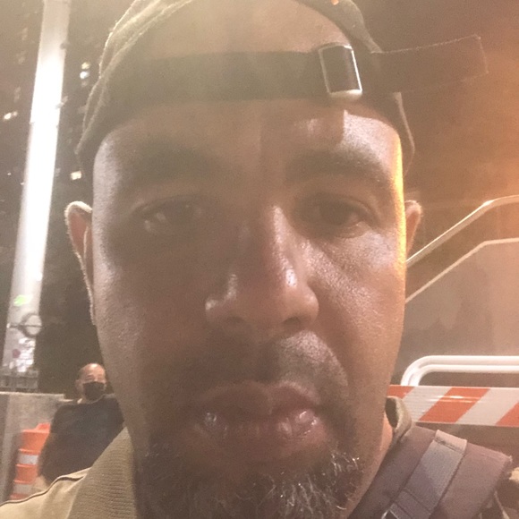 Profile Picture of Robert Falero (@robertfalero) on Poshmark