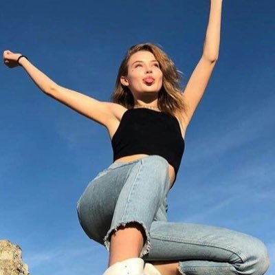 Profile Picture of Claire (@claire_lynn_) on Twitter