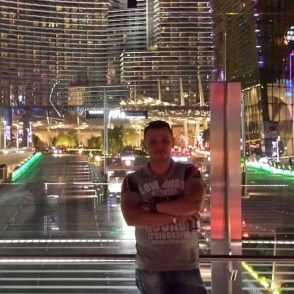 Profile Picture of Roman Romanich (@romanytat) on Poshmark