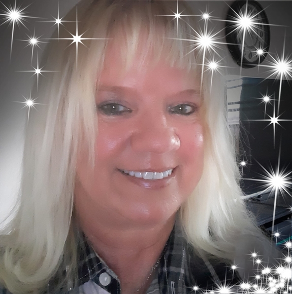 Profile Picture of Donna Evans (@don2amy01) on Poshmark