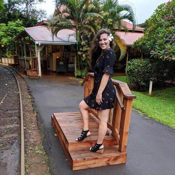 Profile Picture of Mikayla Derieg (@mikayladerieg) on Poshmark