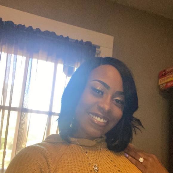 Profile Picture of Cassandra Hunt (@cassandra0611) on Poshmark