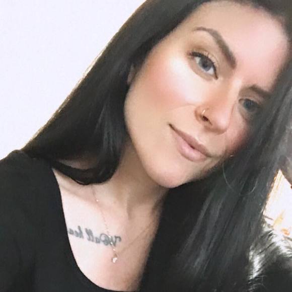 Profile Picture of Joelanne Ps (@joelanneps) on Poshmark