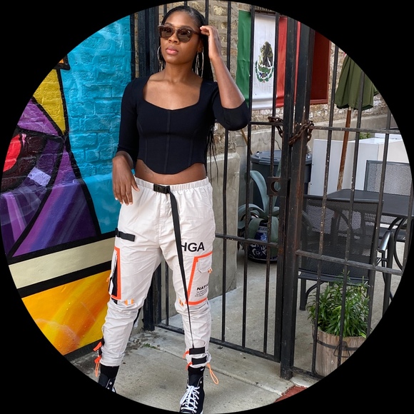 Profile Picture of Angela Branch (@lifestylepeeper) on Poshmark